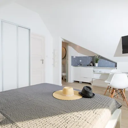 Pomona Apartment