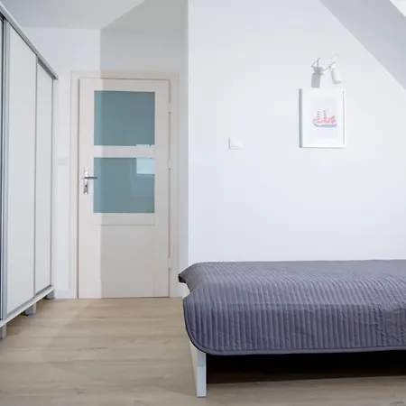 Pomona Apartment *